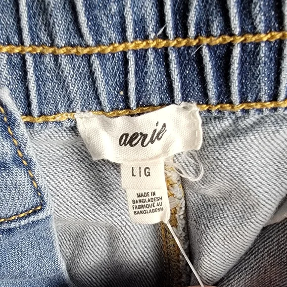 Women's Distressed Denim Shorts - Picture 3 of 3